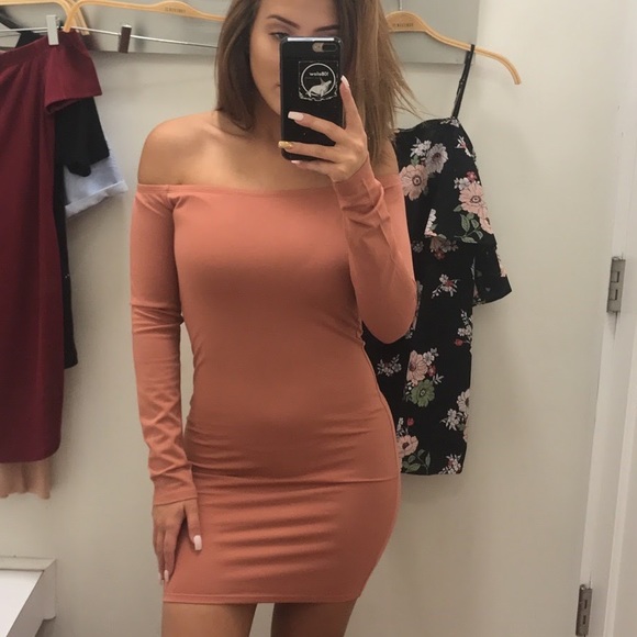 Off shoulder/ strapless long sleeve peachy dress🍑 - Picture 3 of 5
